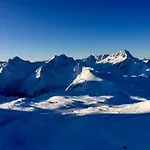 In Near Lift * Ле-дез-Альп